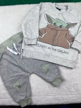Star Wars Baby Yoda From The Mandalorian Sweater & Sweatpants 6-9 Months Gray